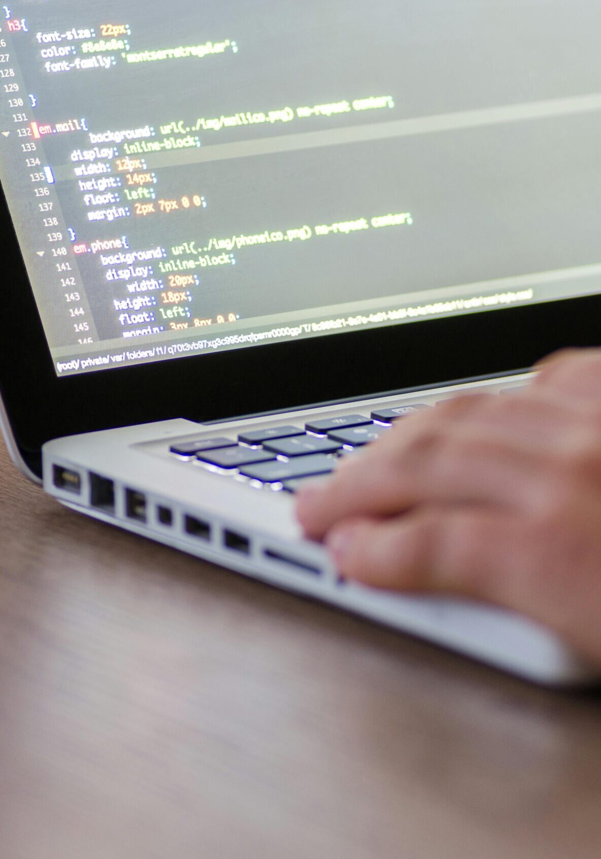 pexels-goumbik-574077